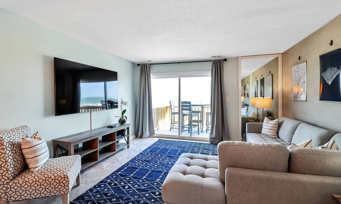 Palmetto Dunes House | Oceanfront 2-Story Townhome, Mid-Island Location, Walk to Shops & Attractions.
