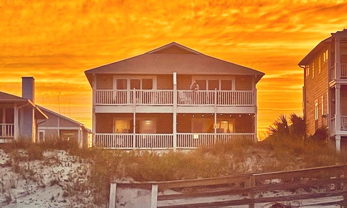 North Carolina Coast Condo | Oceanfront 2BR 2BA Condo- Private Beach Access and Pet-Friendly 🐶🌊☀️