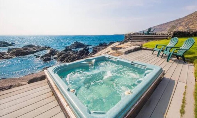 Honaunau-Napoopoo House | Oceanfront 4 BR for 12! Weddings/Receptions!