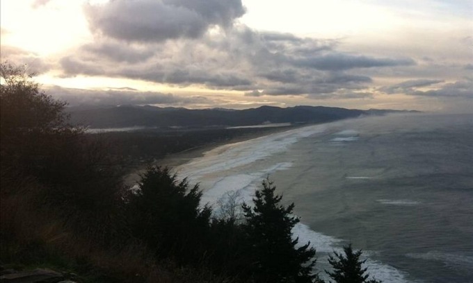 Manzanita House | Oceanfront 6BR Home in the Heart of Manzanita. Escape Your Troubles Here!