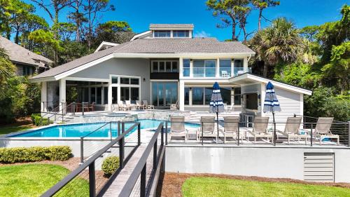 Oceanside House | Oceanfront 7 BR 7 BA Wonderful Pool Deck Beach gear and bike rentals included