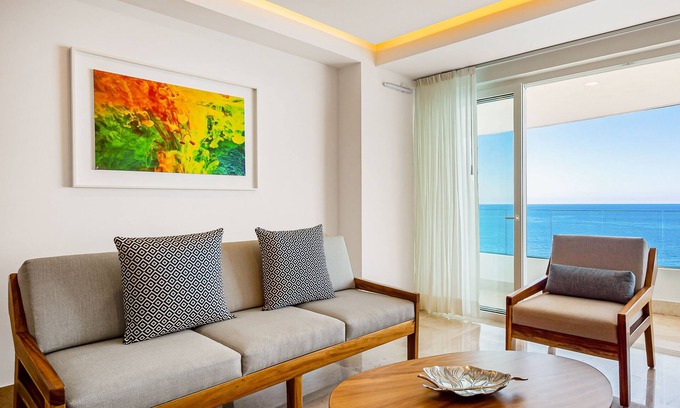Mismaloya Condo | Oceanfront, 8th-floor condo with pool, pool spa & large balcony