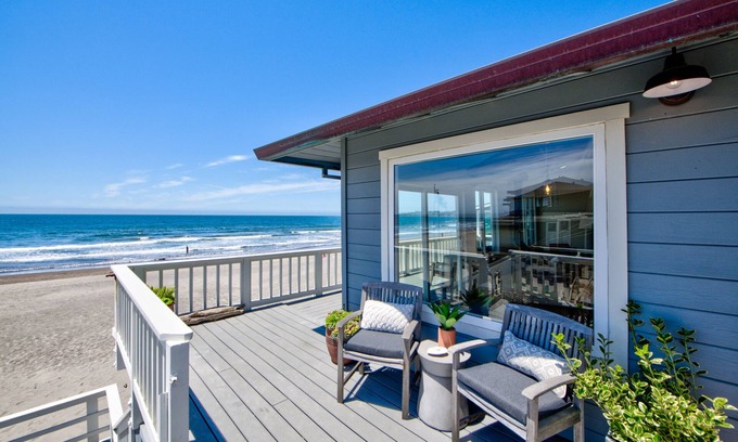 Stinson Beach House | Oceanfront Beauty with views from every room