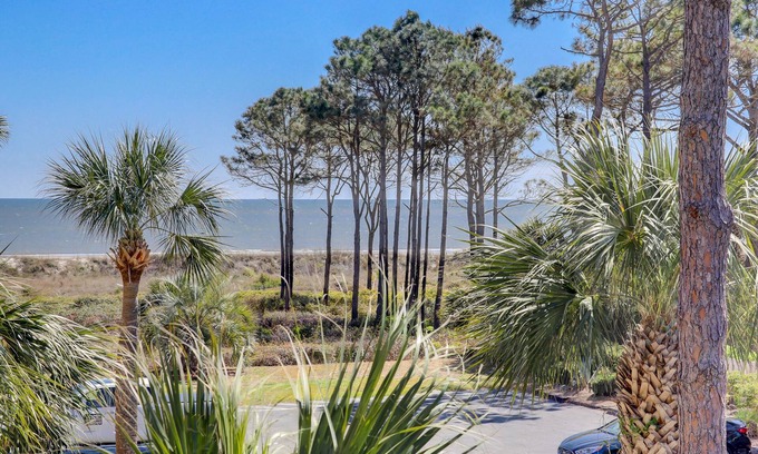 Hilton Head Island Villa | Oceanfront Complex,Side view waves from Balcony,Steps to Beach,Pool 20%offJul 7n