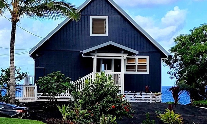 Keaau House | OCEANFRONT Cliff house ~ RELAX to the Sound of Waves ~ SPECTACULAR Views