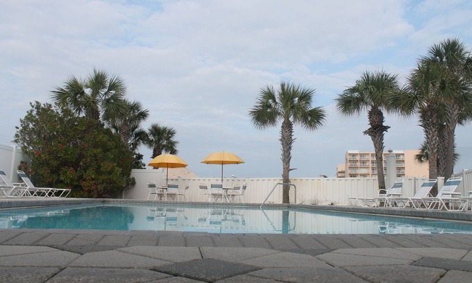 Fort Walton Beach Condo | Oceanfront Corner Unit with Pool and Private Balcony- Island Sands Unit 301