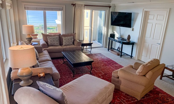 Daufuskie Island Condo | Oceanfront condo with stunning view, wraparound balcony, pool & hot tub