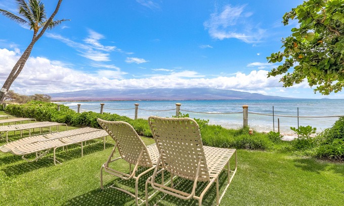 Maalaea Condo | Oceanfront condo complex with lovely partial ocean views & pool access