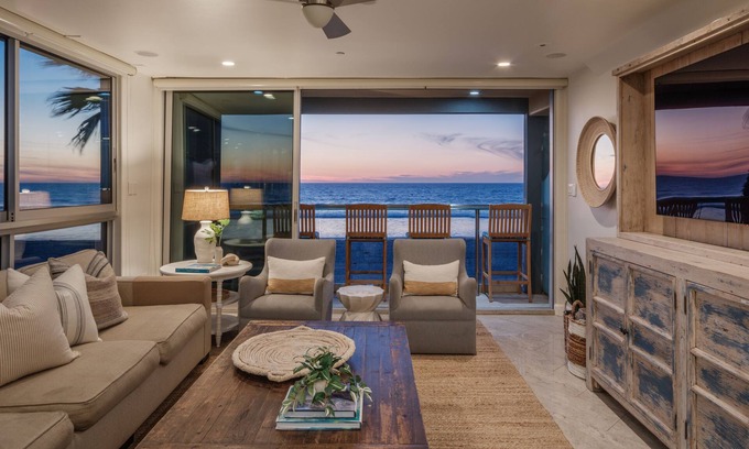 Mission Beach House | Oceanfront Condo w/Private Roof Deck & High-End