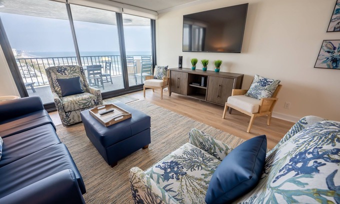 Myrtle Beach Condo | Oceanfront condo w/2 balconies & pool