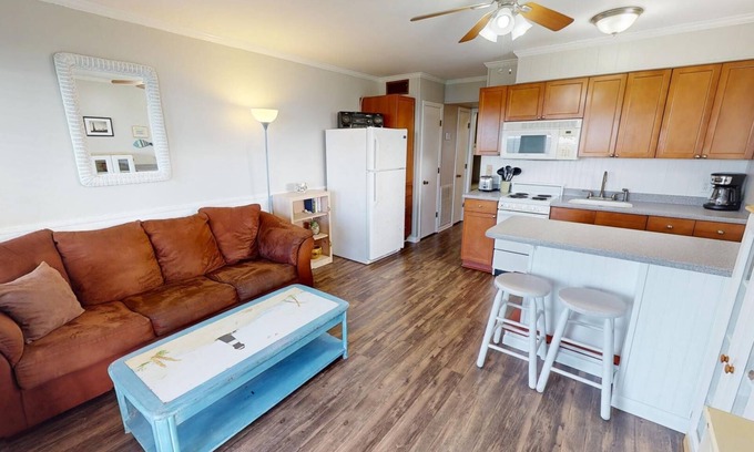 Tybee Island Condo | Oceanfront condo w. stunning views from the balcony + resort amenities.