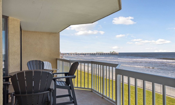 Folly Beach Condo | Oceanfront condo with full balcony - 2 blocks to shops & restaurants - COV 120!