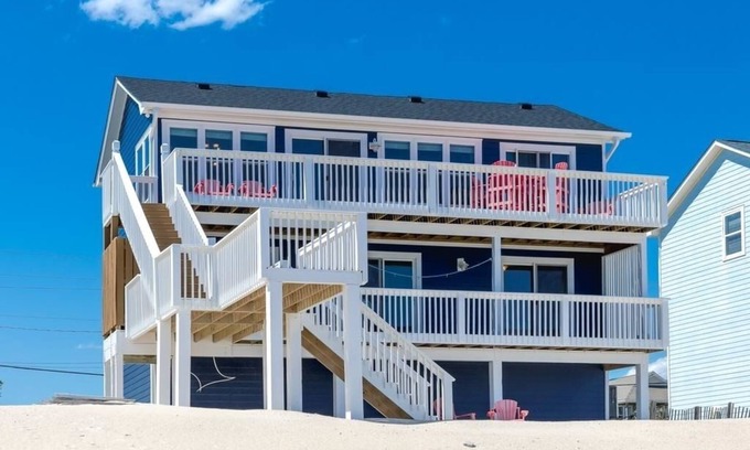 Surf City House | Oceanfront, Early 3PM Check in!