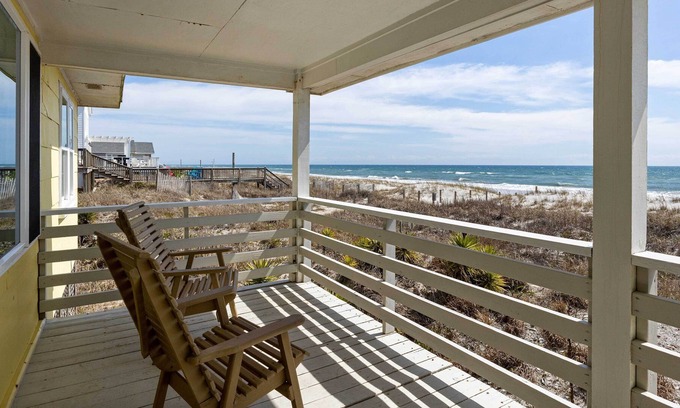 Emerald Isle Apartment | Oceanfront Emerald Isle Gem w/ Beach Access