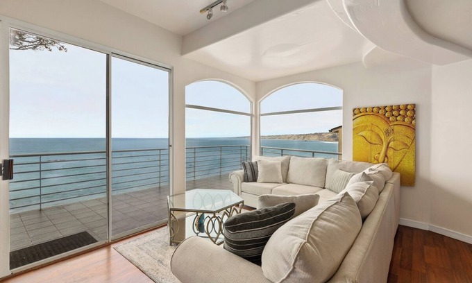 Country Club House | Oceanfront Estate in La Jolla