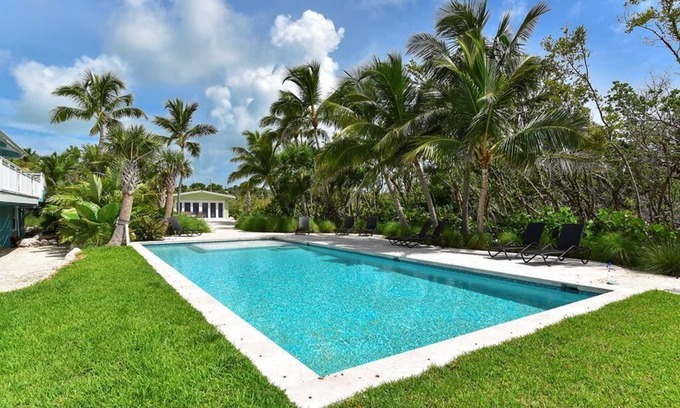 Islamorada House | Oceanfront Estate with 4 Cozy Cottages