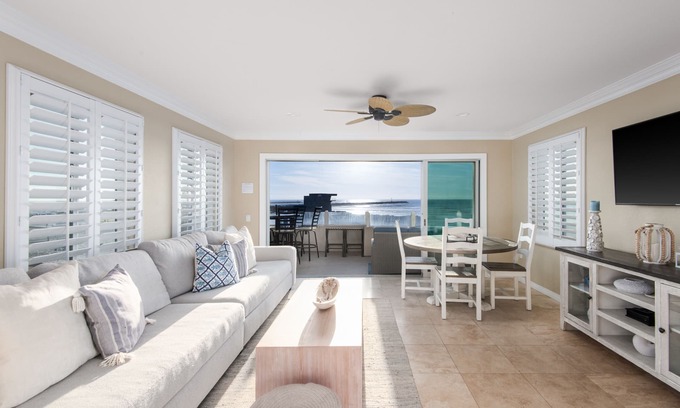 South Mission Beach House | Oceanfront | Fire pit | AC | Parking | Incredible Sunsets!
