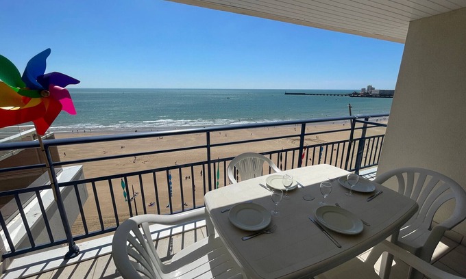 Les Sables d'Olonne Apartment | Oceanfront T3 Apartment: Balcony, Sea Views, Central Beach Location, les Sables d'Olonne