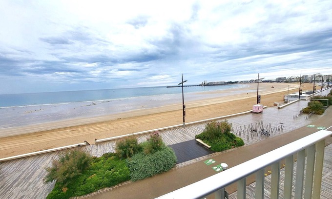 Les Sables d'Olonne Apartment | Oceanfront 2-Room Apt with Direct Beach Access in Les Sables-d'Olonne