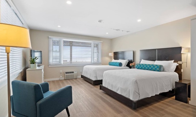Falmouth Apartment | Oceanfront Getaway | 2 Double Beds & Kitchenette