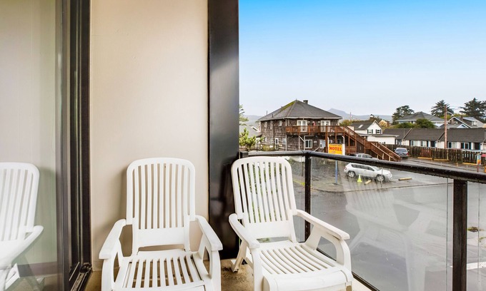 Seaside Condo | Oceanfront getaway with fireplace, indoor pool & sauna