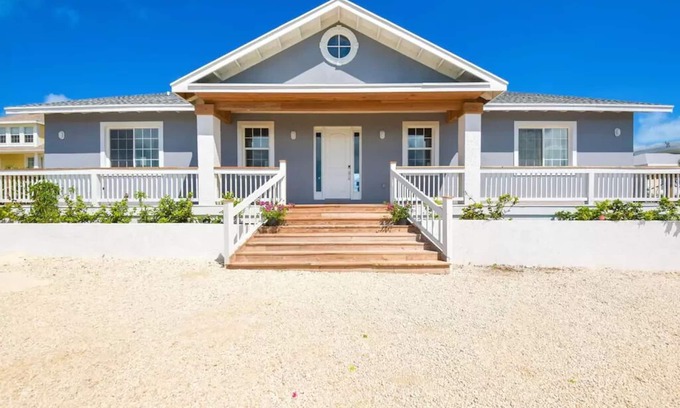 Forbes Hill House | Oceanfront home! 7 Bdrm Beachfront Villa, heated Pool, 2bedroom cottage