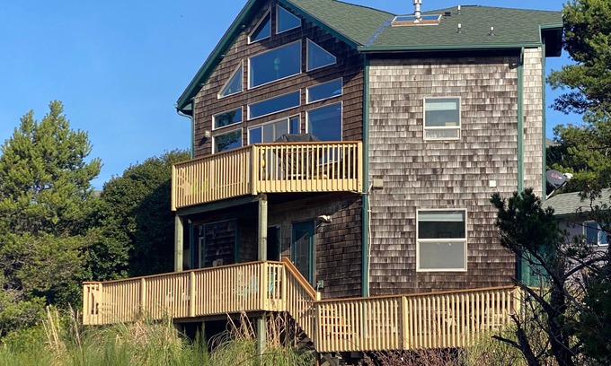 Gleneden Beach House | Oceanfront home w/ private hot tub, gas fireplaces, amazing view, secluded beach