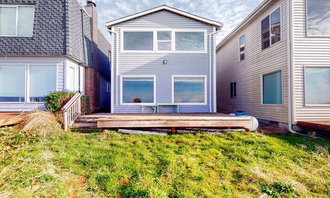 Rockaway Beach House | Oceanfront Home w/Great Ocean View, Deck, Fireplace, Beach Access - 2 Dogs OK