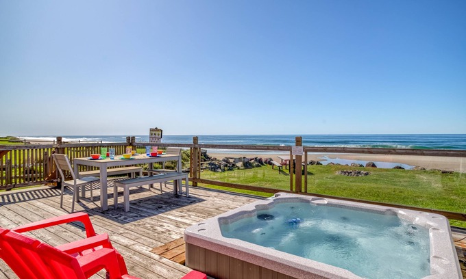 Roads End House | Oceanfront Home w/Ocean View Hot Tub & Easy Beach Access!