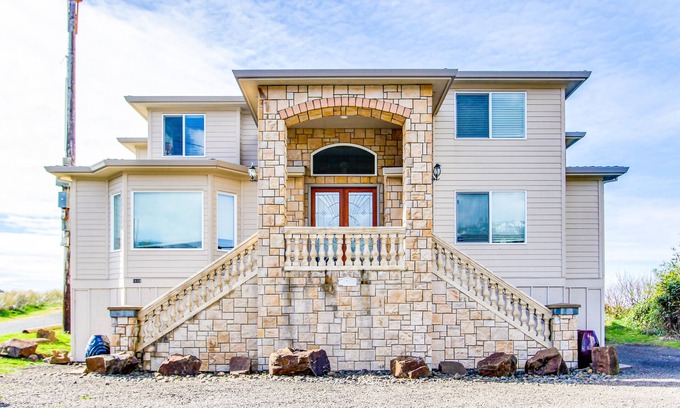 Rockaway Beach House | Oceanfront Home with Private Hot Tub & Amazing Beach Views - Dogs Welcome