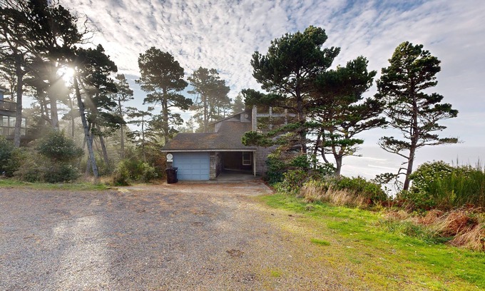 Oceanside House | Oceanfront home w/WiFi, two balconies & lovely views - dogs are welcome