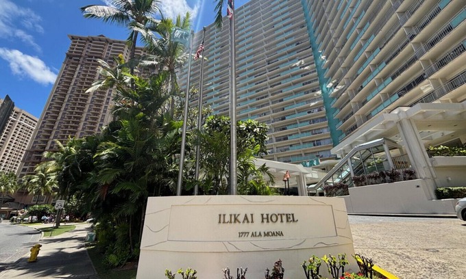 Waikiki Condo | Oceanfront Ilikai Studio 2127 in Waikiki – Stunning Harbor Views, Walk to Beach | Sleeps 4