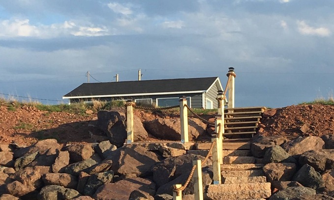 New London Cottage | Oceanfront Jewel Getaway! PEI oceanfront cottage just minutes from Cavendish.