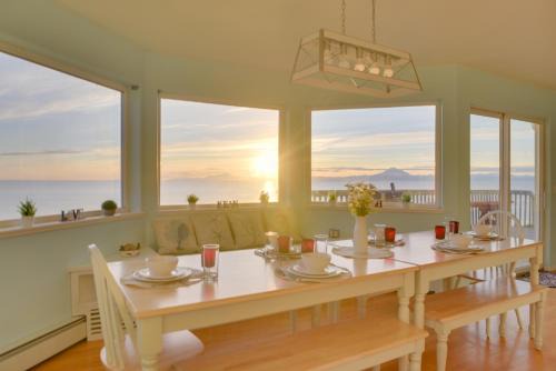 Kenai Villa | Oceanfront Kenai Villa with Fireplace and Deck