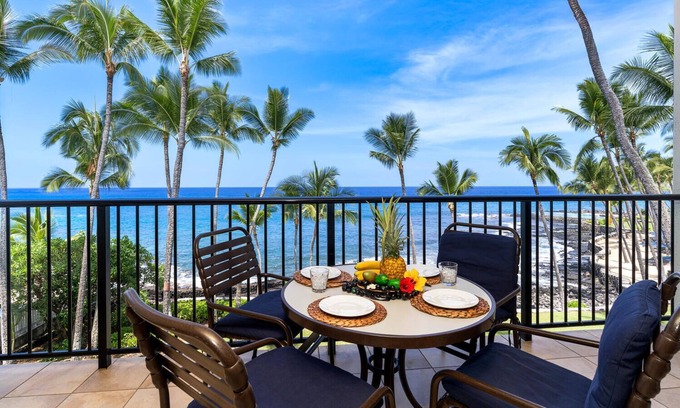 Kailua-Kona Condo | Oceanfront Kona By the Sea 2-Bedroom Retreat with Central A/C