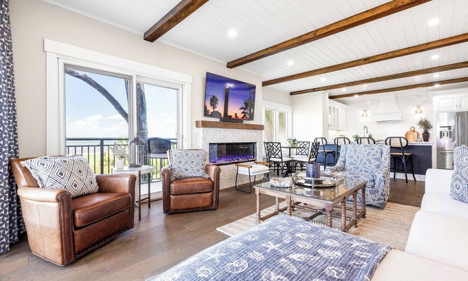 South Beach Condo | Oceanfront, Luxe Villa, 2 BR/2 BA, Pool, Supremely Stylish