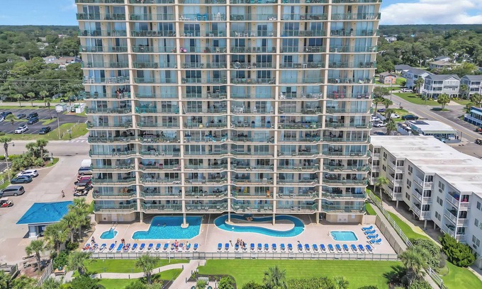 Windy Hill Condo | Oceanfront Luxury Top Location Lazy River Pool Grills