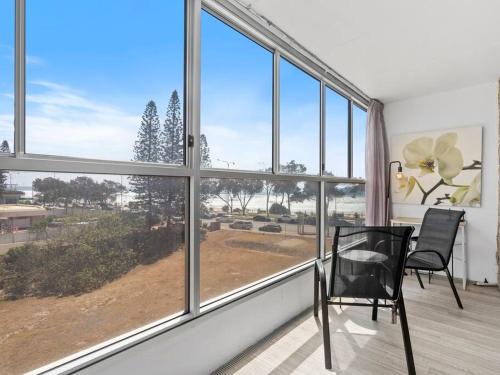 Surfers Paradise Apartment | Oceanfront Living at Sun Tower