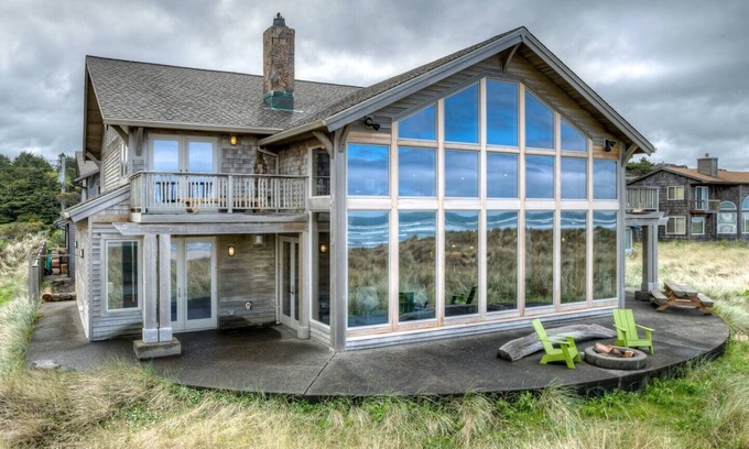Manzanita House | Oceanfront Manzanita!