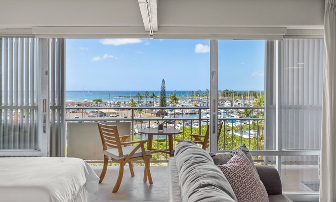 Waikiki Apartment | Oceanfront Oasis In Ilikai Hotel 1 Bedroom Apts