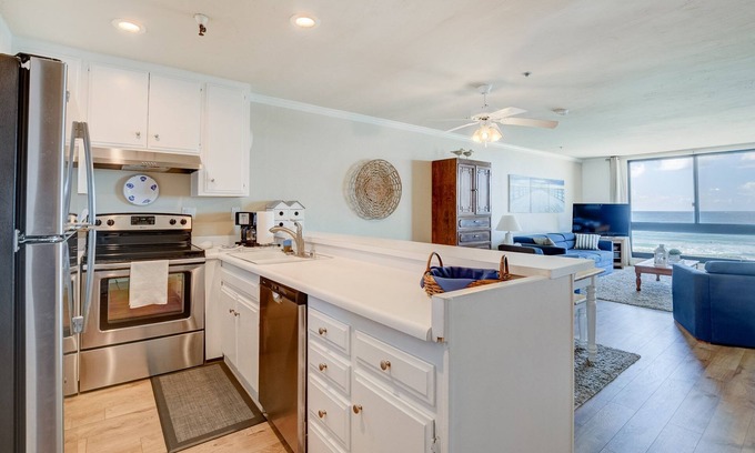 Pacific Beach Condo | Oceanfront Oasis in Pacific Beach