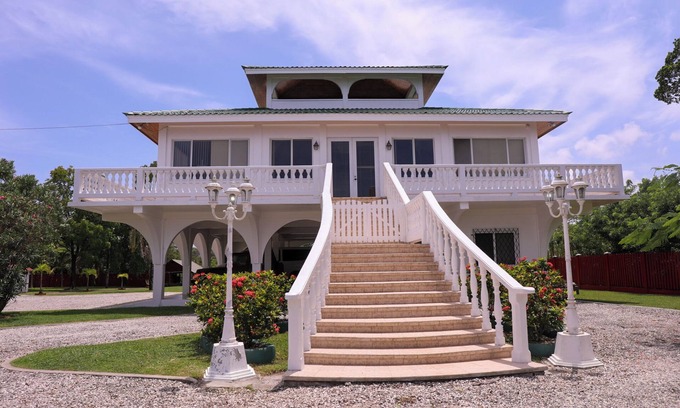 Gales Point House | Oceanfront Oasis with Meditation Tower & Pool