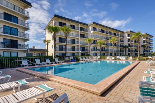 Ormond-by-the-Sea Apartment | Oceanfront Ormond Beach Condo Community Perks!