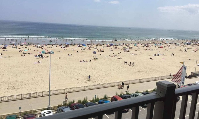 Hampton Condo | Oceanfront Penthouse Condo with Beautiful Beach View