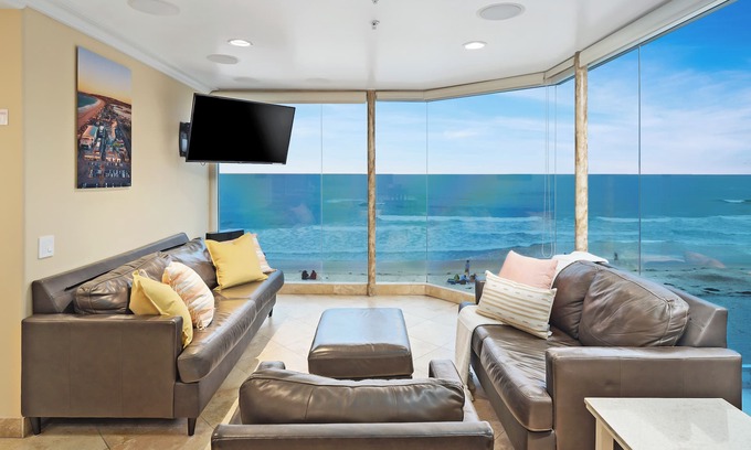 Mission Beach Condo | Oceanfront Penthouse: Luxury Views, A/C & Parking!