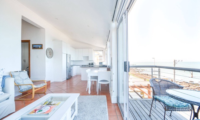 Kalk Bay House | Oceanfront Penthouse