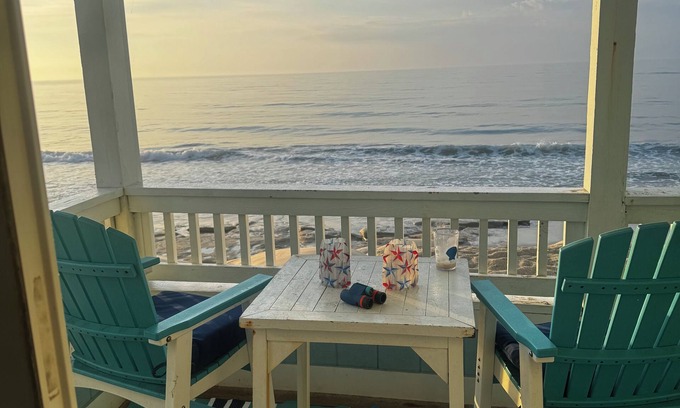Kure Beach Condo | Oceanfront + Pool 1st Fl/End-Unit in Kure Beach nShamrock Sands