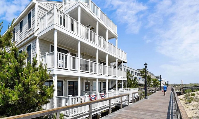 Bethany Beach Condo | Oceanfront, Pristine 1br 1 Ba Condo, Relax And Rejuvenate By The Sea.
