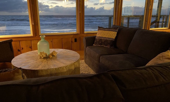 Lincoln City House | Oceanfront, Private Beach Access, Newly Updated, Perfect for Family Gatherings!
