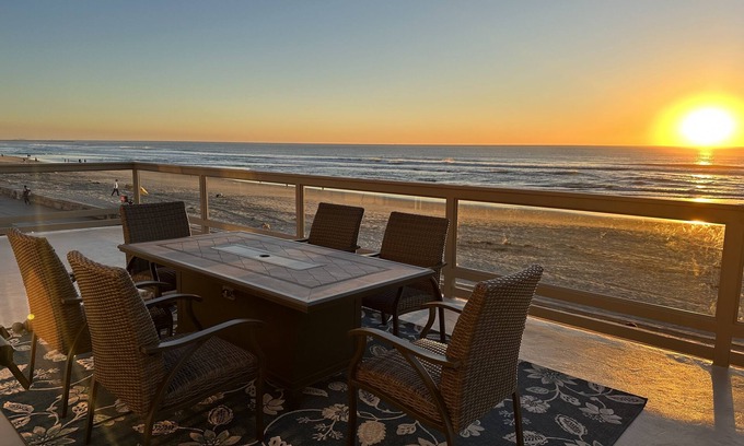 Mission Beach House | OCEANFRONT Property, beautiful views overlooking the beach. HUGE PRIVATE DECK!